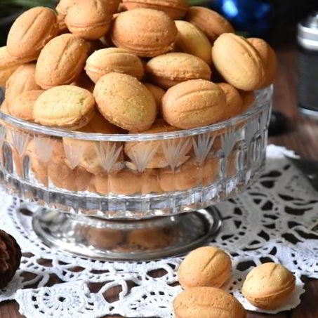 Рецепт Орешков с вареной сгущенкой