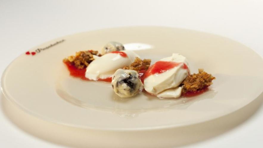 Рецепт панны-котты с гранолой и горячий шоколад