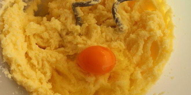 Рецепт куличей с апельсиновой цедрой и вяленой клюквой