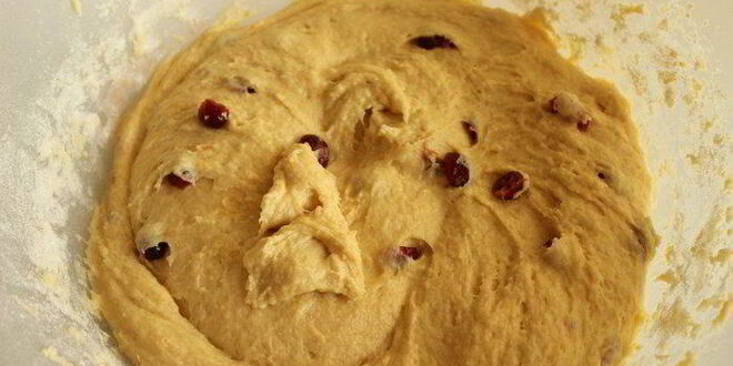 Рецепт куличей с апельсиновой цедрой и вяленой клюквой