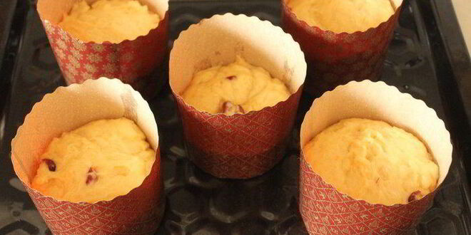 Рецепт куличей с апельсиновой цедрой и вяленой клюквой