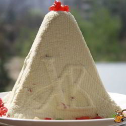 Рецепт Сырой творожной пасхи с цукатами и вяленой вишней