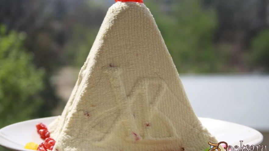 Рецепт сырой творожной пасхи с цукатами и вяленой вишней