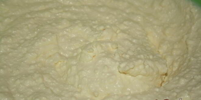 Рецепт сырой творожной пасхи с цукатами и вяленой вишней