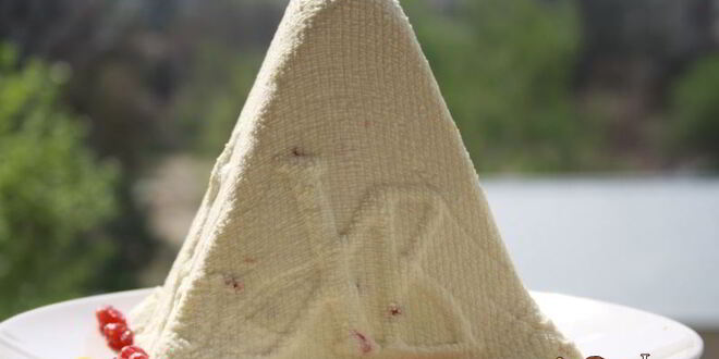 Рецепт сырой творожной пасхи с цукатами и вяленой вишней