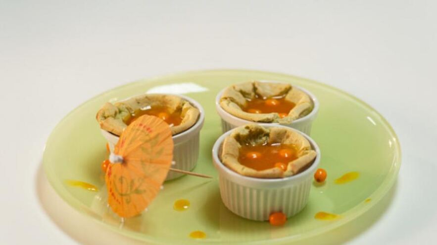 Рецепт чайного суфле с облепиховым соусом