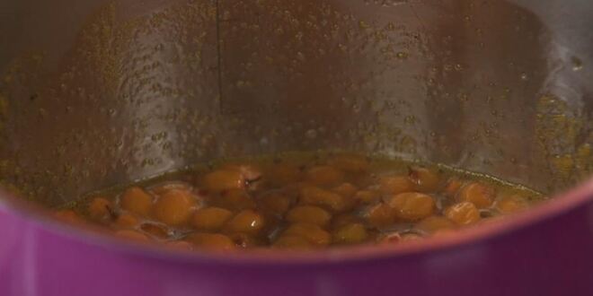 Рецепт чайного суфле с облепиховым соусом