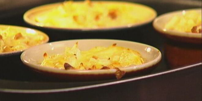 Рецепт капустного суфле с сыром, орехами и горчицей