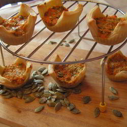 Рецепт Корзиночек с морковным суфле, вешенками и тыквенными семечками