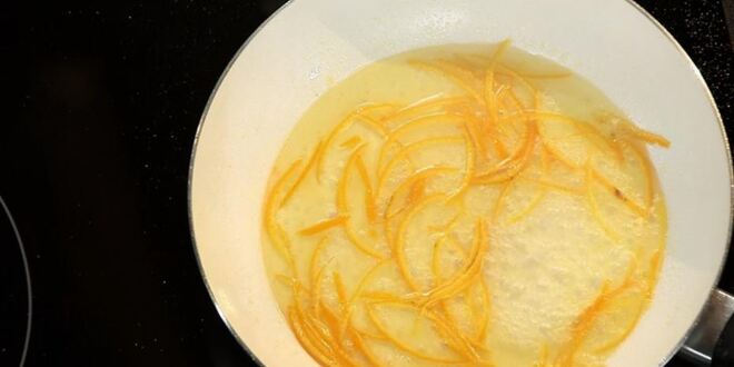 Рецепт куриного суфле с апельсиновыми цукатами на морковном пюре