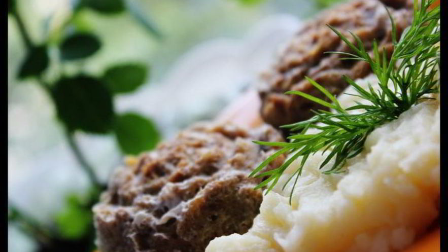 Рецепт мясного суфле с персиками