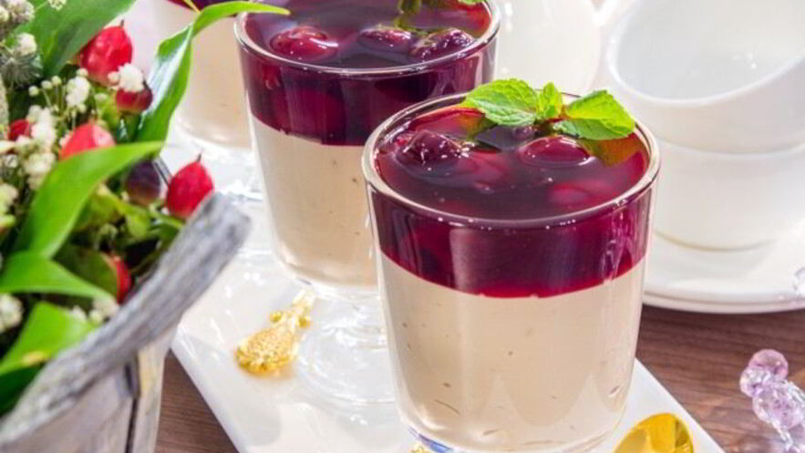 Рецепт шоколадного суфле с вишневым соусом