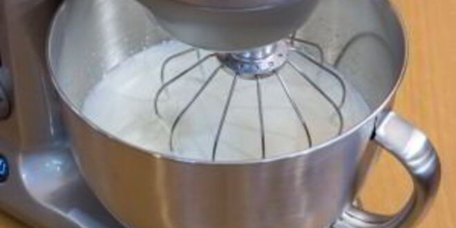 Рецепт шоколадного суфле с вишневым соусом