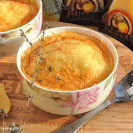 Рецепт Суфле из козьего сыра и сыра Джюгас с тимьяном