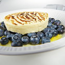 Рецепт Теплого гратен с голубикой и апельсиновым соусом