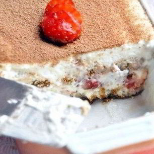 Рецепт Нежного тирамису с творогом и клубникой