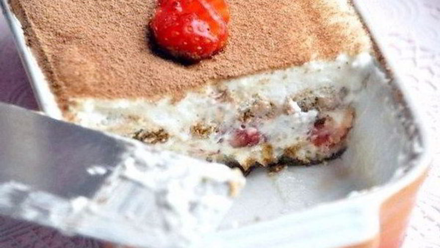 Рецепт нежного тирамису с творогом и клубникой