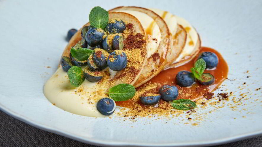Рецепт овсяных блинчиков с голубикой и тирамису