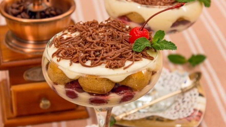 Рецепт порционного тирамису с вишней и шоколадом