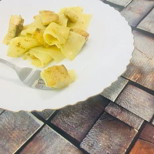 Рецепт Бесбармачной лапши с рыбой в соусе песто