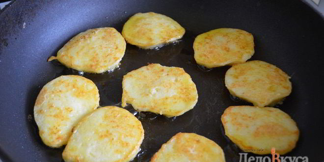 Рецепт драников из картошки с грибным соусом