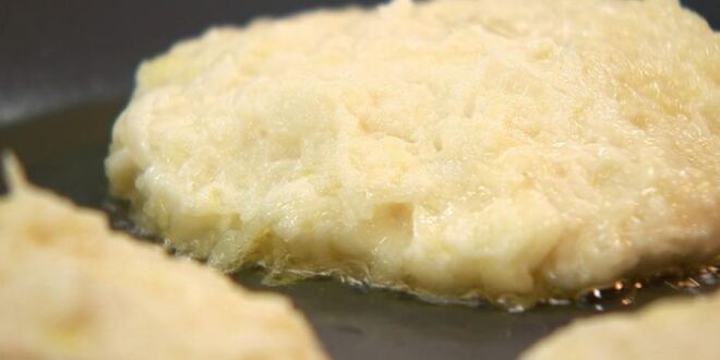 Рецепт драников с соусом из петрушки и томатный напиток