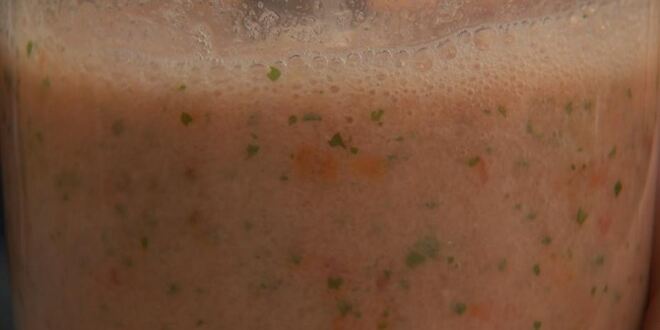 Рецепт драников с соусом из петрушки и томатный напиток