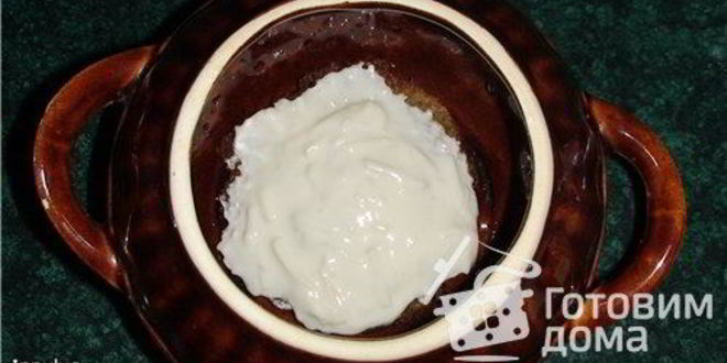 Рецепт горшочка по-деревенски — драников с курицей и сырным соусом