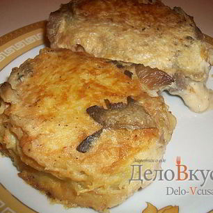 Рецепт Картофельных драников с мясом под грибным соусом