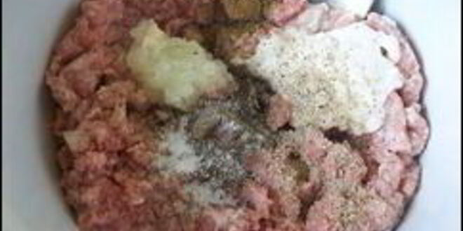 Рецепт картофельных драников с мясом под грибным соусом