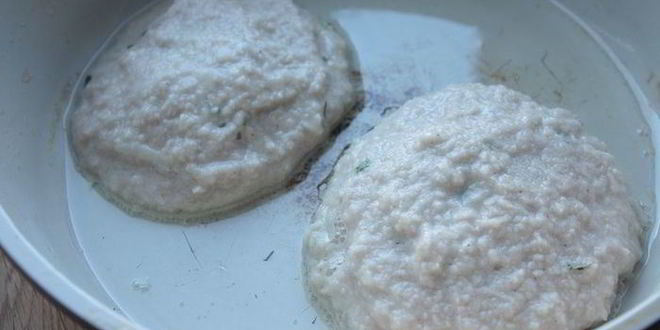 Рецепт картофельных драников с треской под грибным соусом