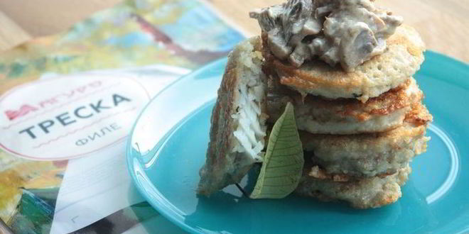 Рецепт картофельных драников с треской под грибным соусом