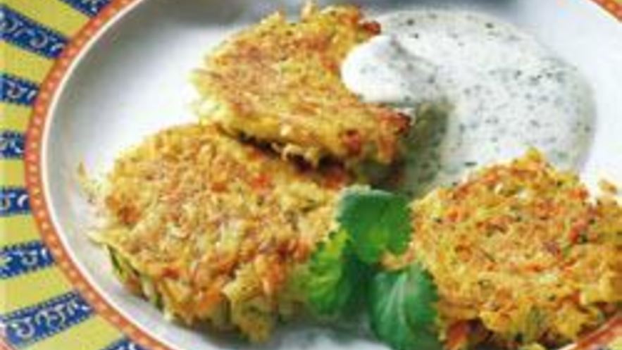 Рецепт овощных драников с ароматным соусом