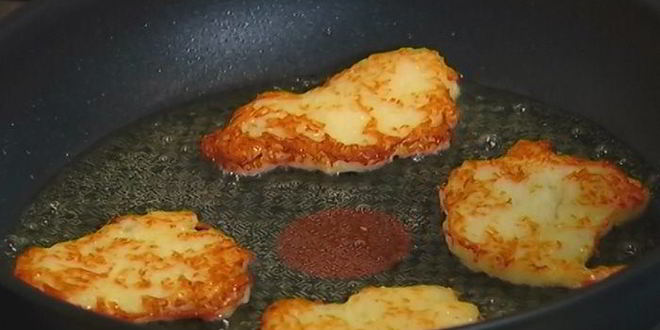 Рецепт овощных драников с селедкой