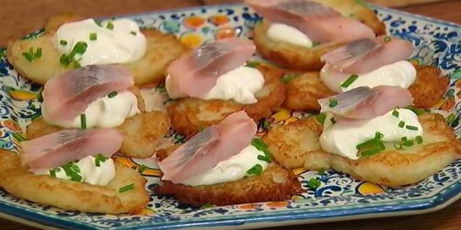 Рецепт овощных драников с селедкой