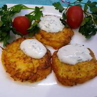 Рецепт Овощных оладий-драников со сметанно-чесночным соусом