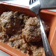 Рецепт Фрикаделей по-строгановски в яблочном сидре с грибами