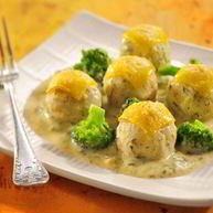 Рецепт Фрикаделек из трески в сливочном соусе с брокколи