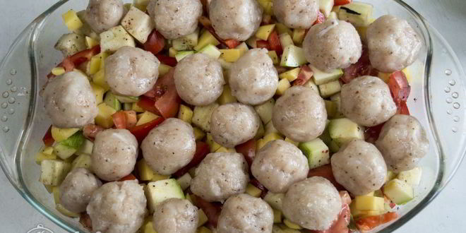 Рецепт фрикаделек в духовке с овощами