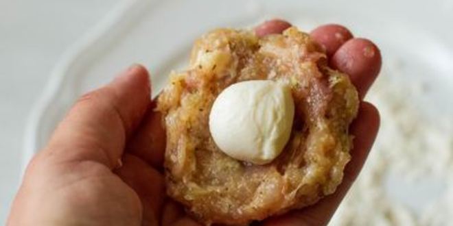 Рецепт куриных фрикаделек с моцареллой