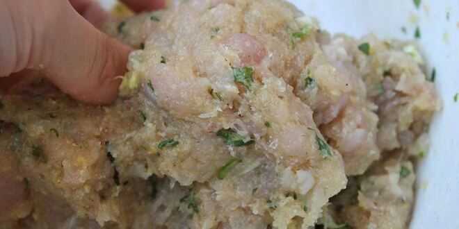 Рецепт куриных фрикаделек в духовке с соусом