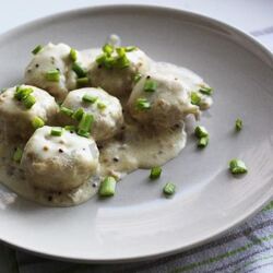 Рецепт Куриных фрикаделек в сметанном соусе