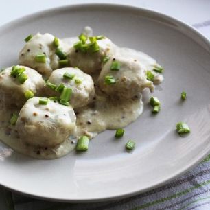 Рецепт Куриных фрикаделек в сметанном соусе