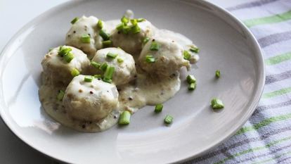 Рецепт Куриных фрикаделек в сметанном соусе