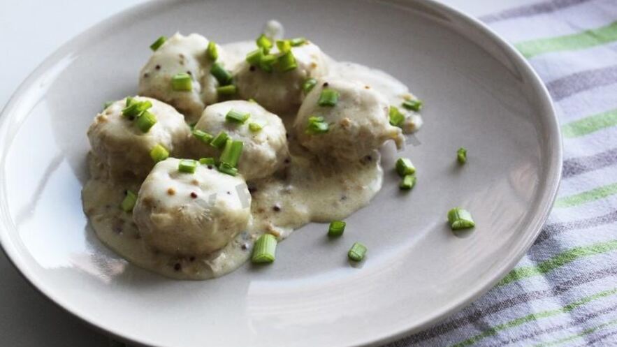 Рецепт куриных фрикаделек в сметанном соусе