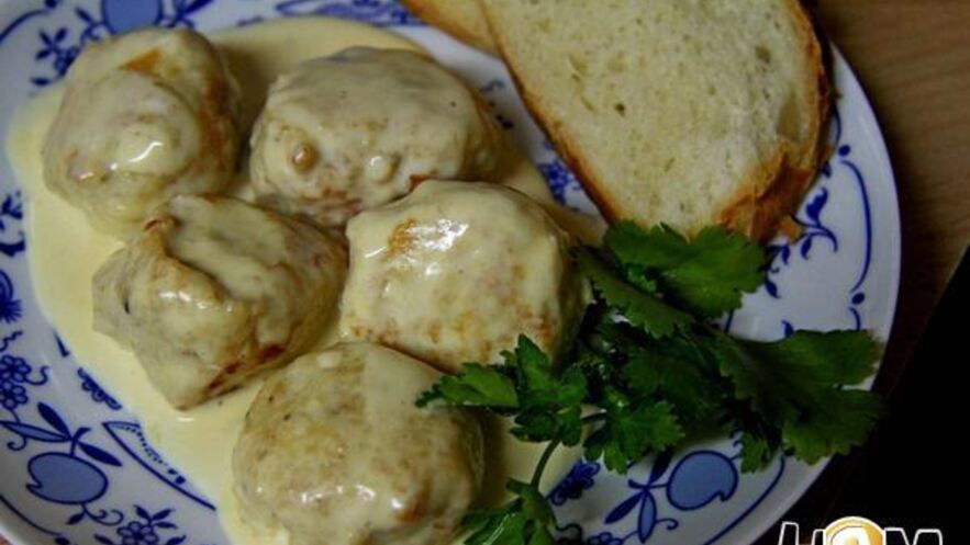 Рецепт куриных фрикаделек в сырно-сливочном соусе