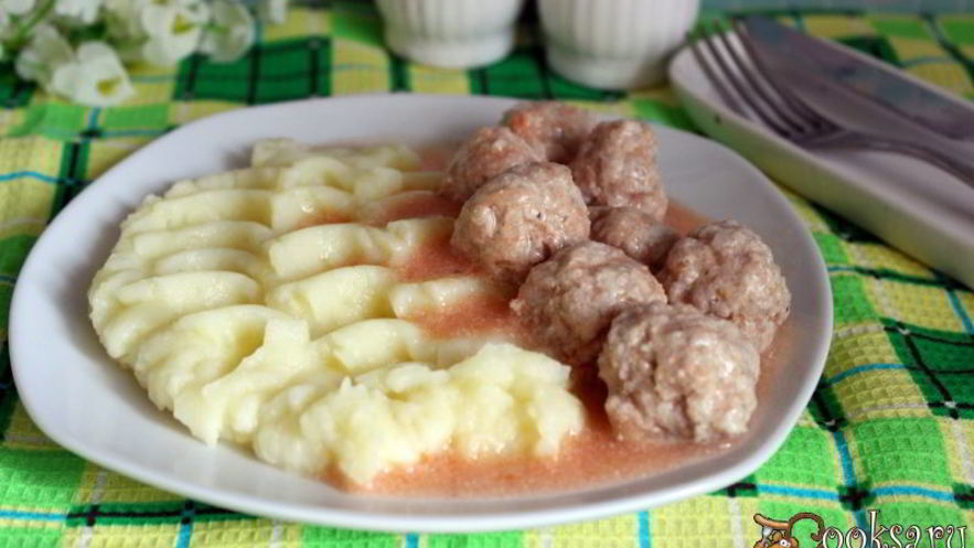 Рецепт мясных фрикаделек в сметанно-томатном соусе