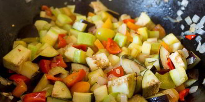 Рецепт пасты с фрикадельками в овощном соусе