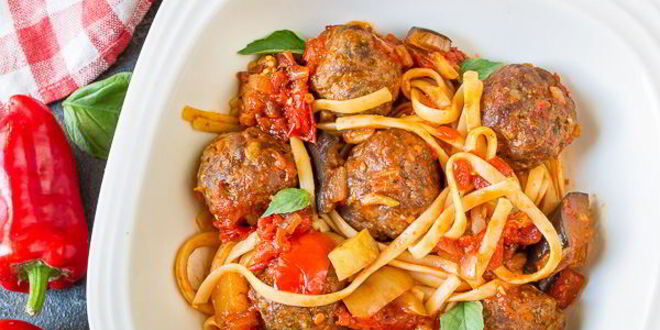 Рецепт пасты с фрикадельками в овощном соусе