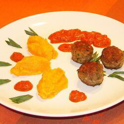 Рецепт Пюре из брюквы с фрикадельками из индейки и соусом Бискаенне